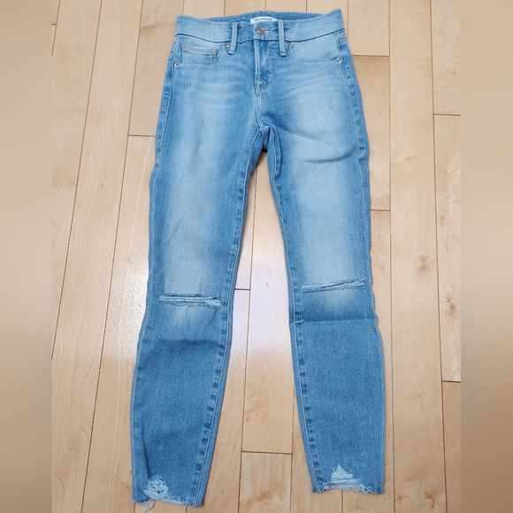 Good American Jeans - Picture 3 of 17